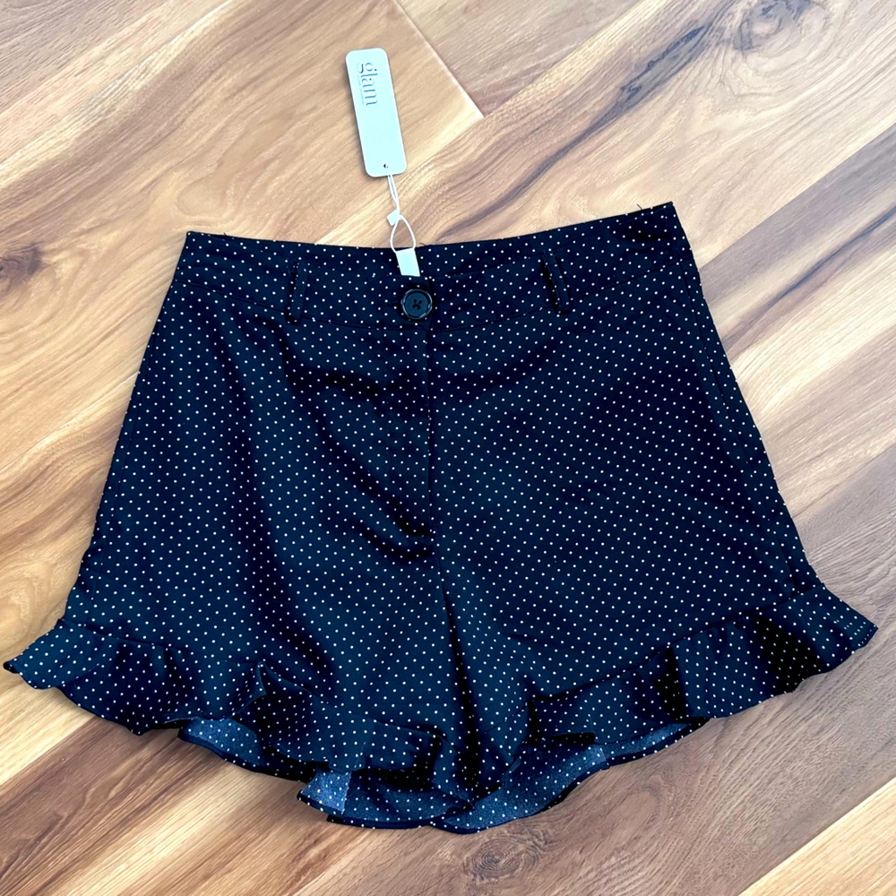 NWT - Glam Boutique brand Black polka dot shorts - Lined - Size Small